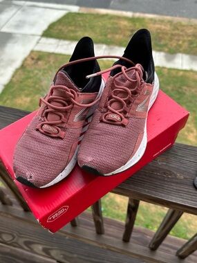 New Balance Women's Sneakers in Dusty Rose with Black Heel